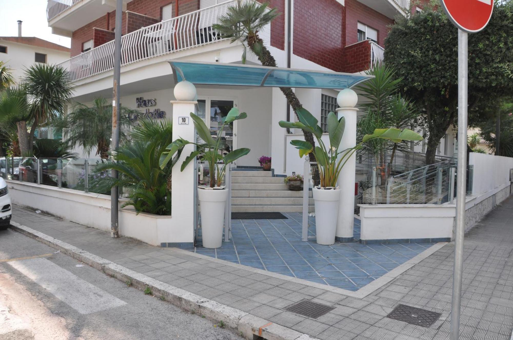 Hotel Haus Charlotte San Benedetto del Tronto Exterior photo
