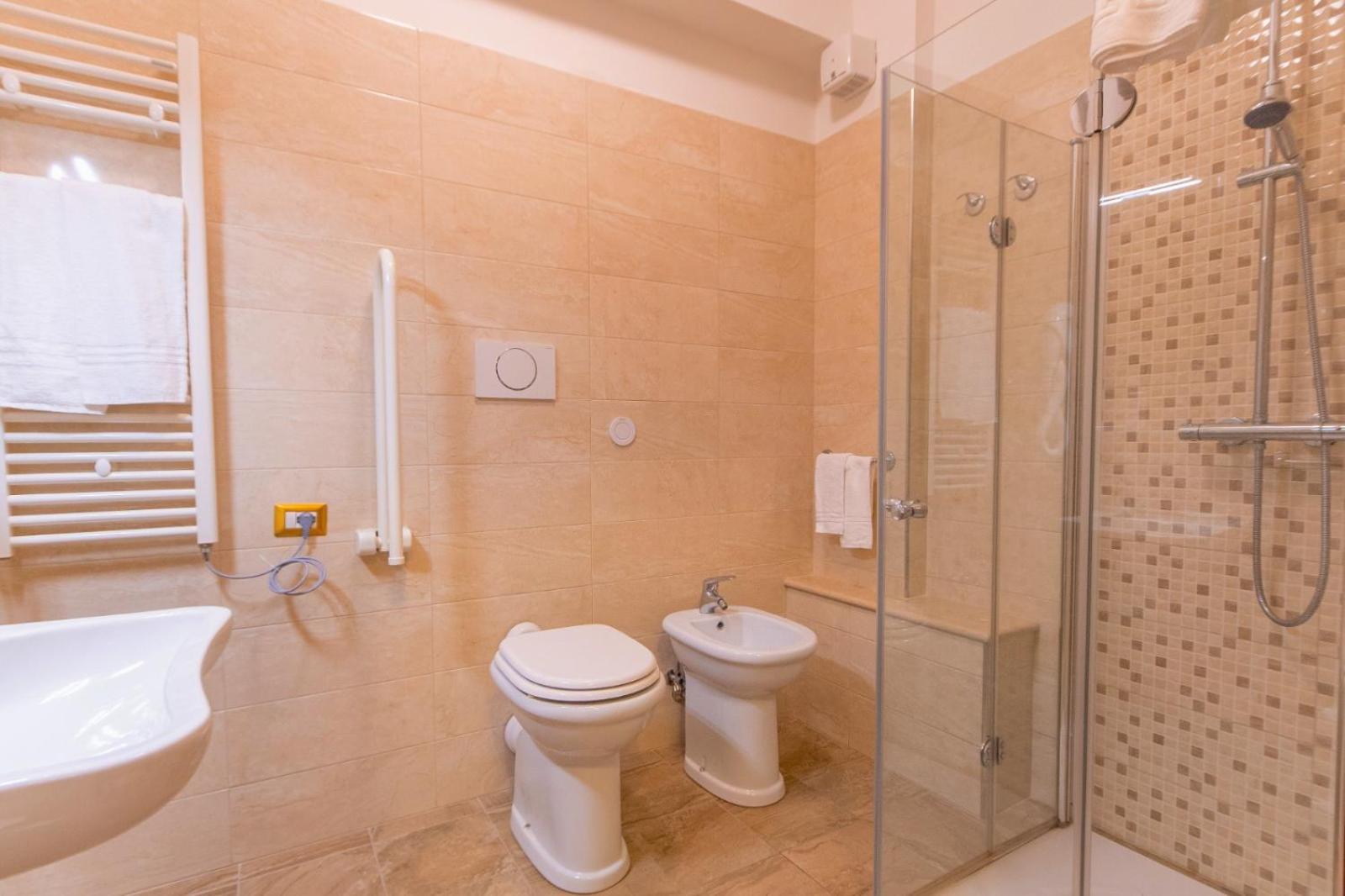 Hotel Haus Charlotte San Benedetto del Tronto Exterior photo